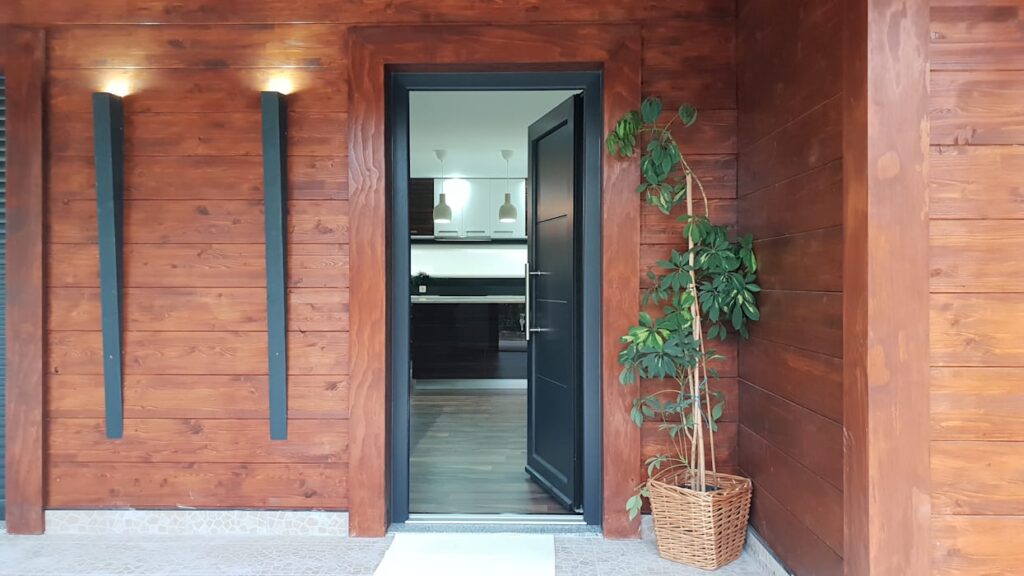 Az „én házam az én váram” – egyedi és egyben exkluzív fa bejárati ajtók egyedi gyártása